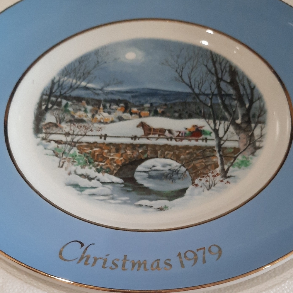 Avon Blue and White Christmas 1979 Plate